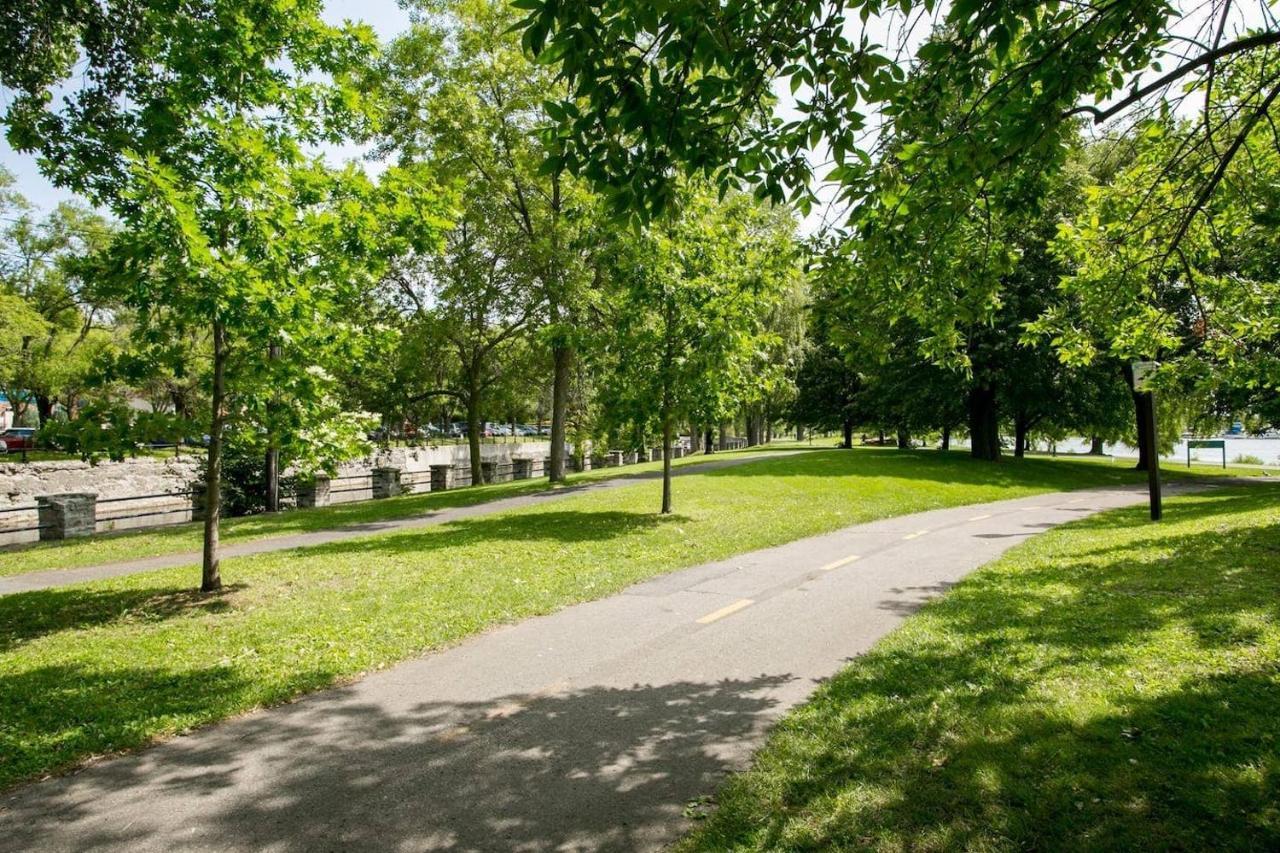 Free Parking In Beautiful Lachine Μόντρεαλ Εξωτερικό φωτογραφία